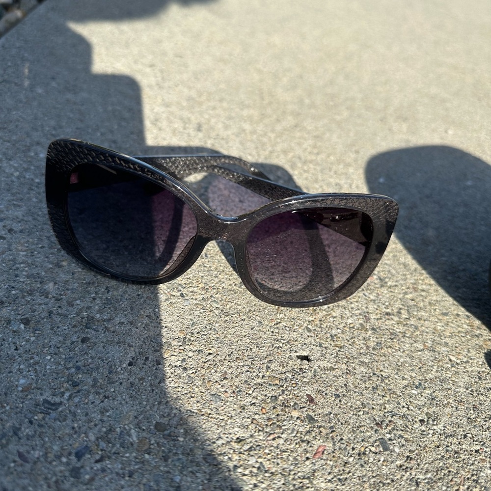 Nine West Black plastic sunglasses